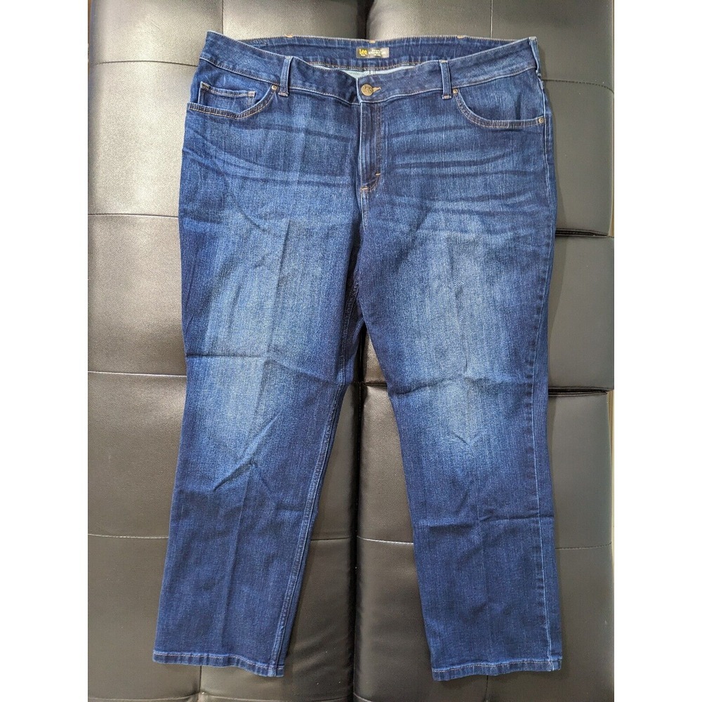 Lee‎ Women's Plus Midrise Straight Leg Jean Medium, stretch denim. 24 M